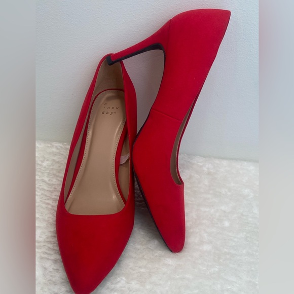 A NEW DAY Women's Red Faux Suede Heels - Size 9 - EUC - Picture 8 of 9